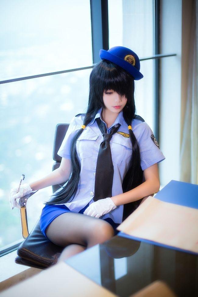 时崎狂三警服cos 小姐姐上演长腿丝袜极致诱惑