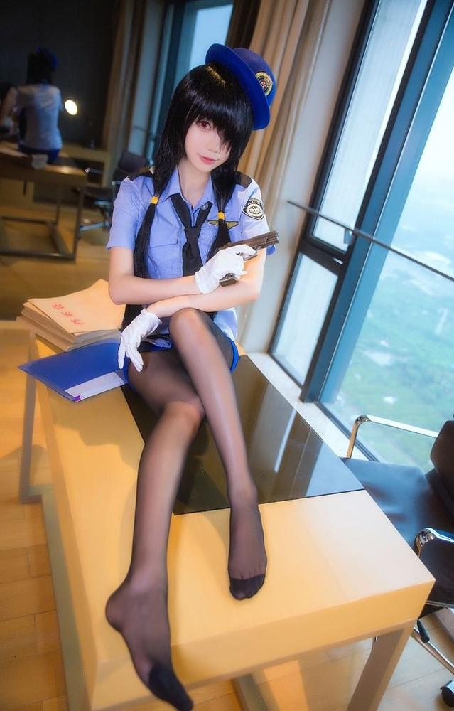 时崎狂三警服cos 小姐姐上演长腿丝袜极致诱惑